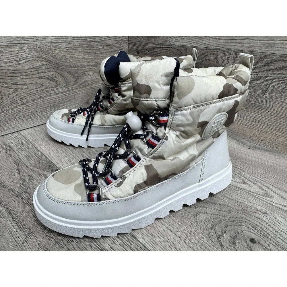 Women's Tommy Hilfiger Camo Waterproof Snow Boots Size 6 M